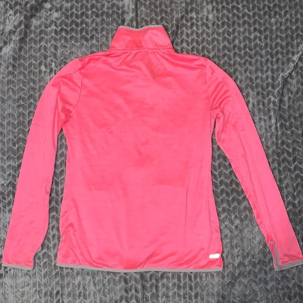 Lot of 3 lightweight jackets/sweatshirt. ‎ Size Small.